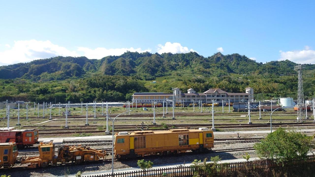 The Railroad Runs Hotel Taitung Luaran gambar