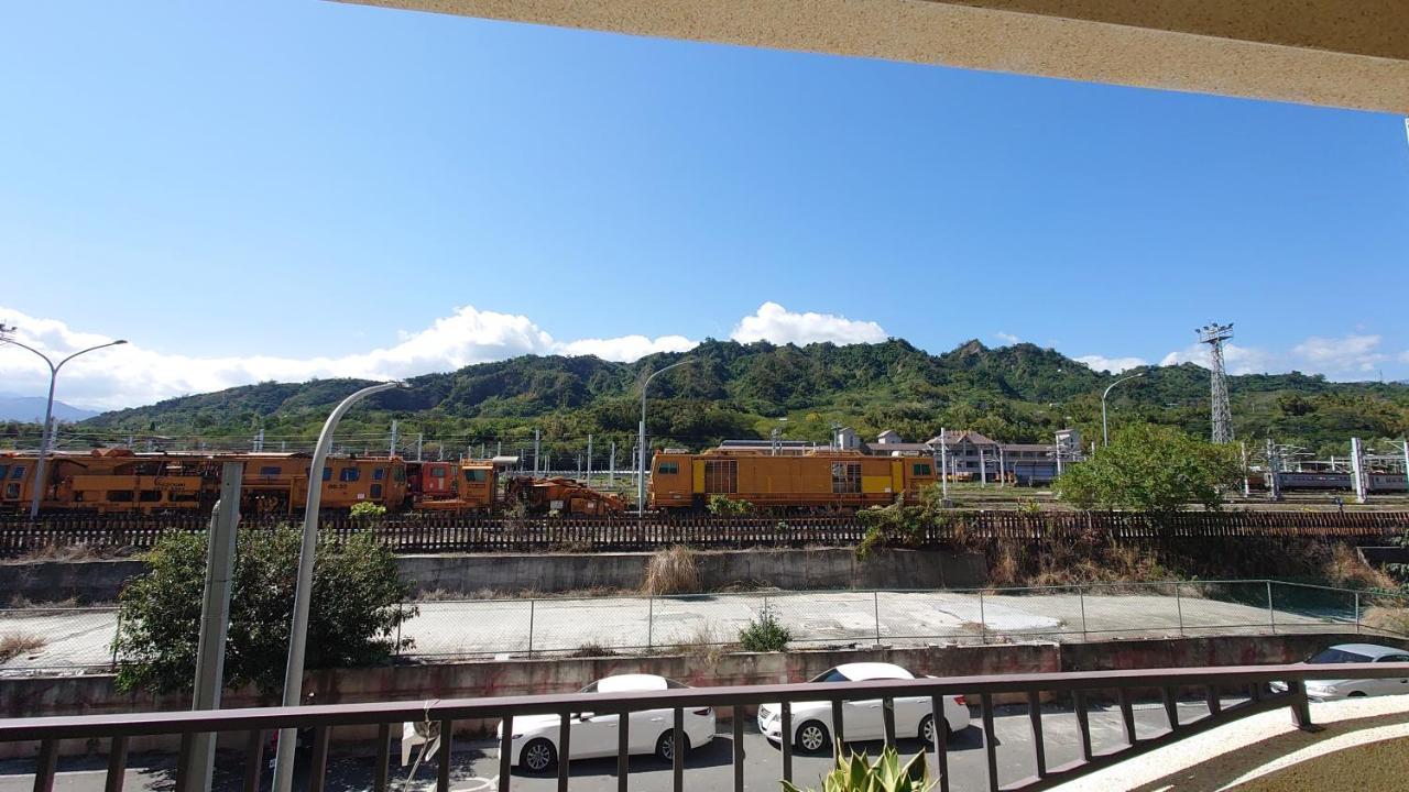 The Railroad Runs Hotel Taitung Luaran gambar